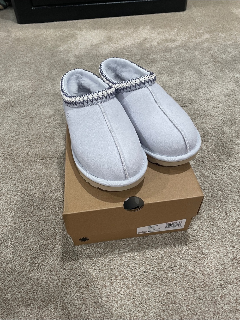 Ugg - Picture 1 of 6